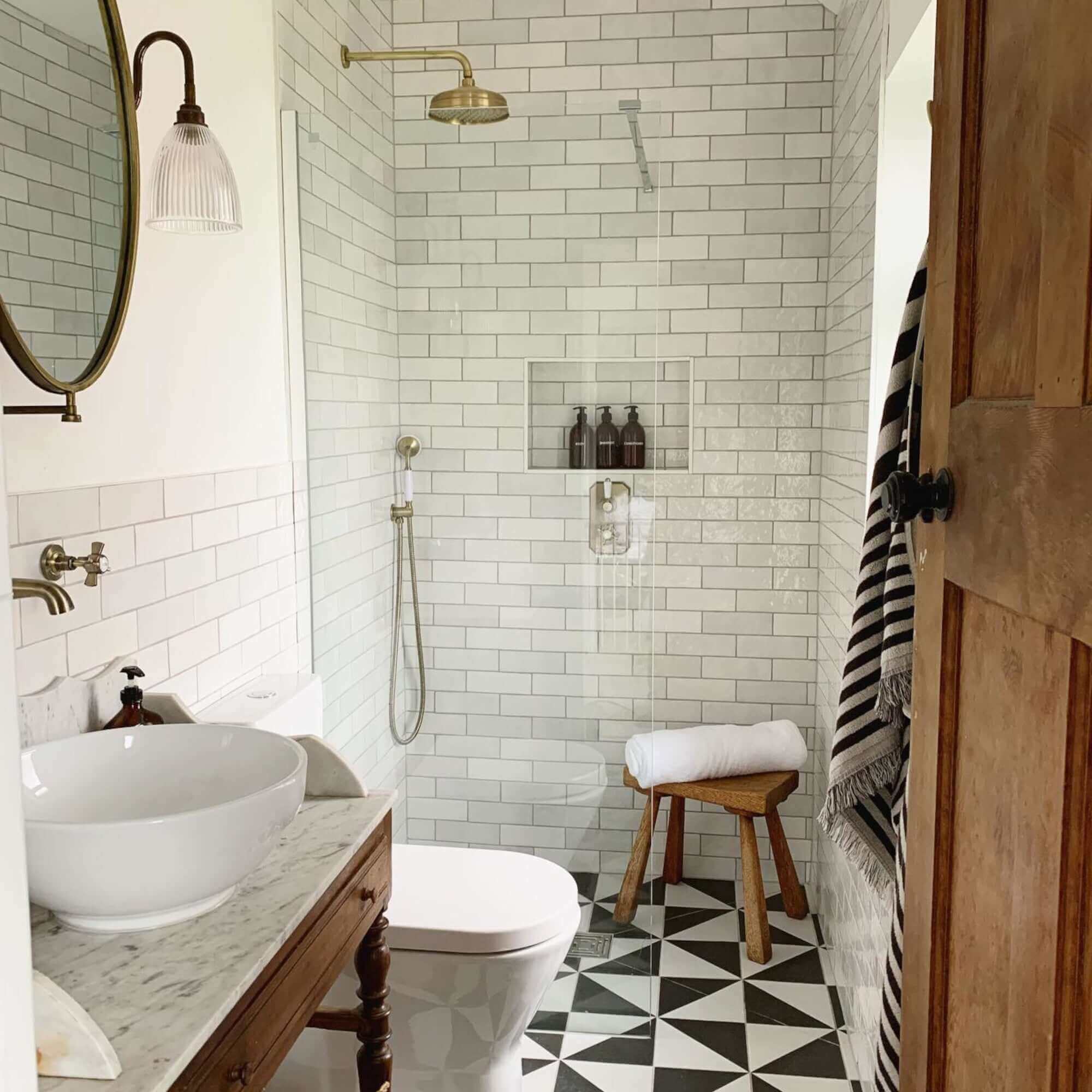 Regent Traditional Crosshead And White Lever Concealed Thermostatic Shower Set Incl. Twin Valve, Wall Fixed 8" Shower Head, Handshower Kit - Antique Brass (2 Outlet) - Image 3