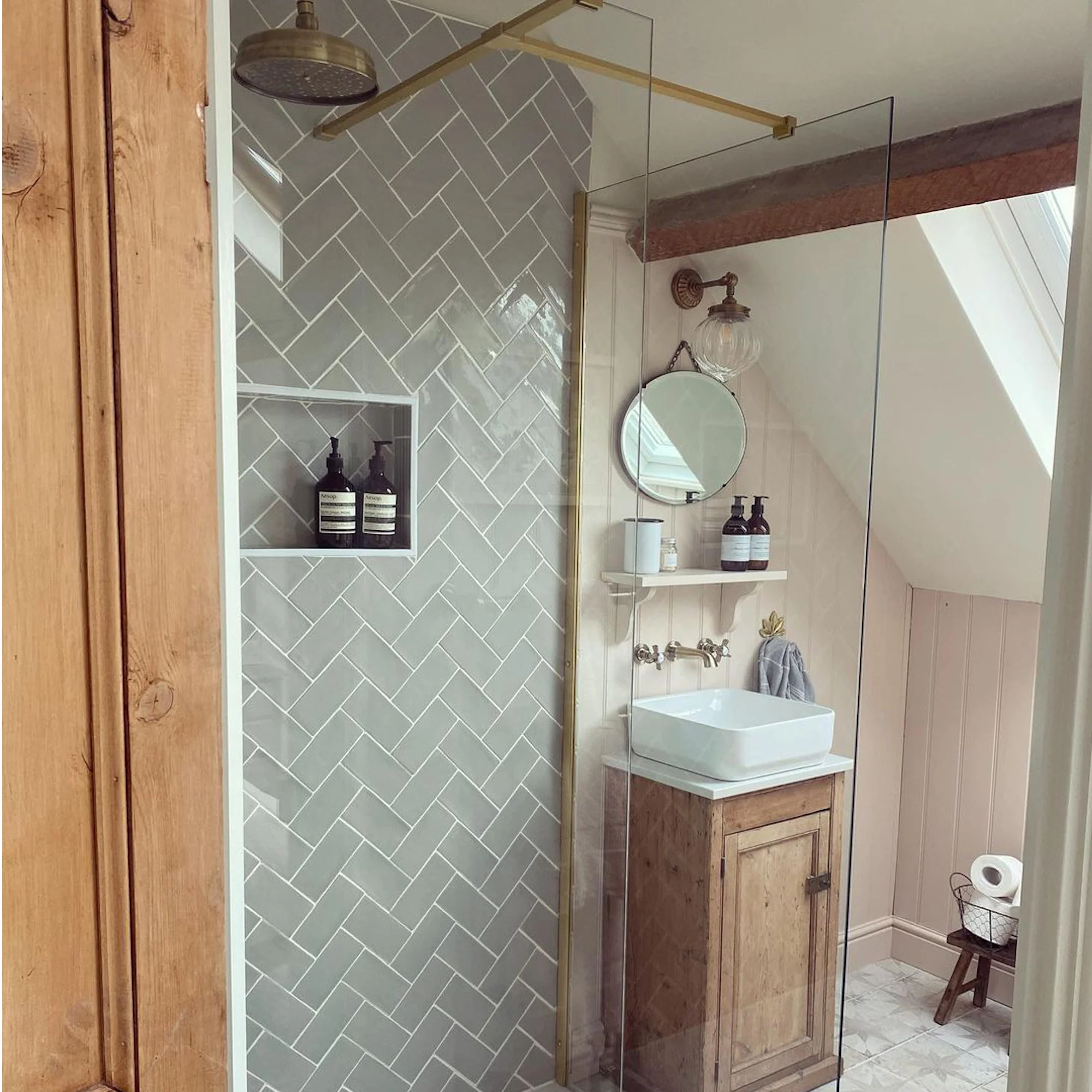 Windsor traditional thermostatic shower set single outlet incl. angled riser rail, rain shower head 200mm - antique brass - Image 3
